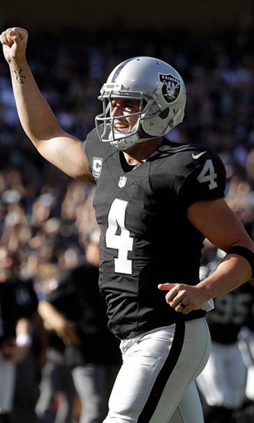 Raiders confident in Carr's ability at line of scrimmage